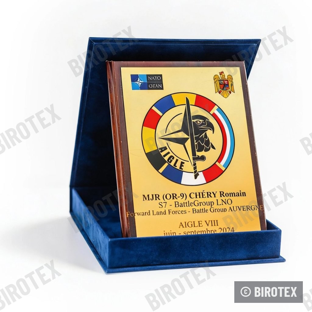 Placa conmemorativa en estuche, Aigle VIII